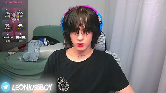 LeonBoykisser online show from April 15, 4:11 pm