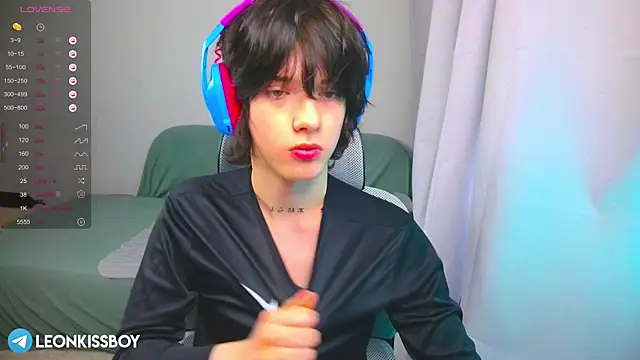 LeonBoykisser online show from March 29, 10:39 am