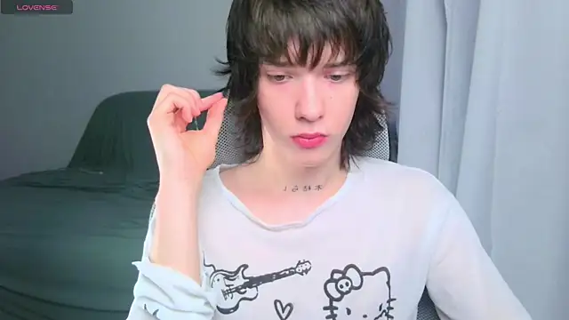 LeonBoykisser online show from July 8, 2:35 am