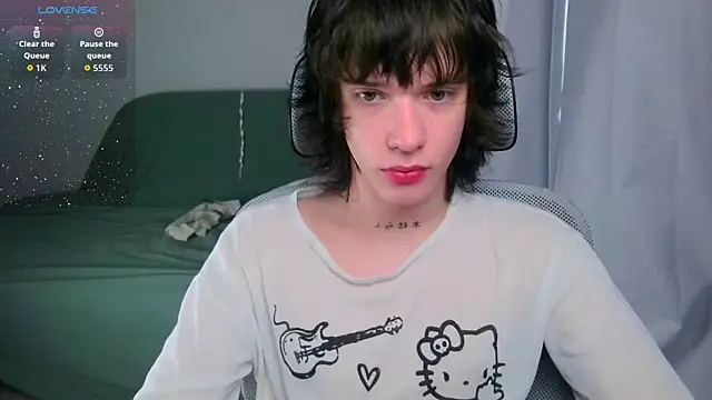LeonBoykisser online show from July 7, 12:20 pm