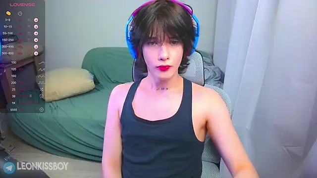 LeonBoykisser online show from April 4, 2:45 pm