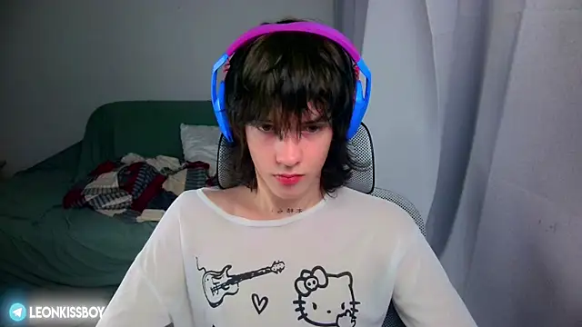 LeonBoykisser online show from June 29, 9:03 pm