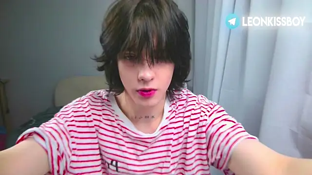 LeonBoykisser online show from April 12, 8:56 pm