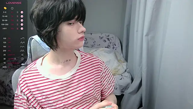 LeonBoykisser online show from February 28, 1:05 am