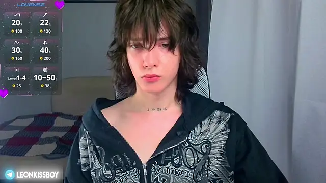 LeonBoykisser online show from July 1, 3:56 pm