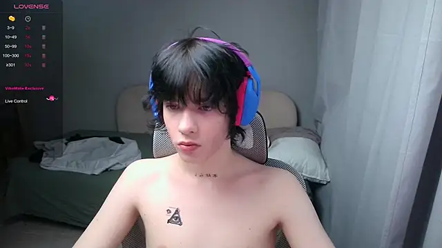 LeonBoykisser online show from February 13, 12:27 pm