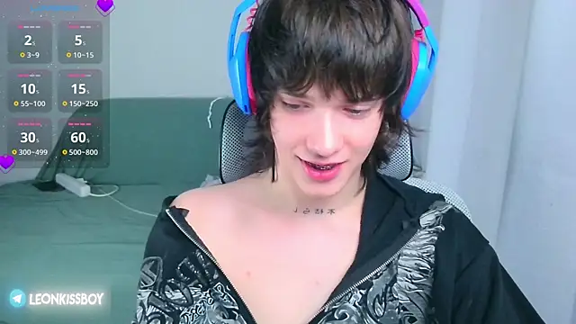 LeonBoykisser online show from July 10, 6:13 am
