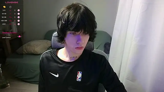 LeonBoykisser online show from February 11, 10:04 am