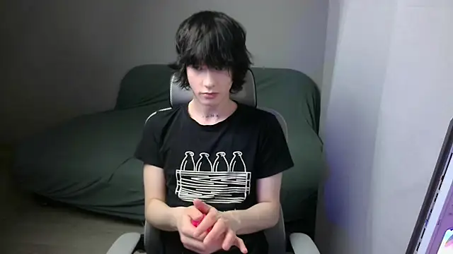 LeonBoykisser online show from February 6, 2:57 pm