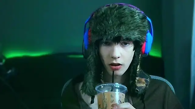 LeonBoykisser online show from January 14, 4:43 pm