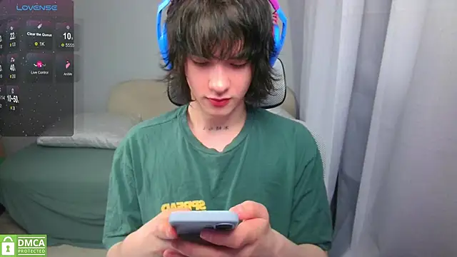 Snapshot of LeonBoykisser chatting on May 18, 6:34 pm LeonBoykisser online show from May 18, 6:34 pm