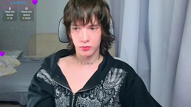 LeonBoykisser online show from July 6, 4:19 am