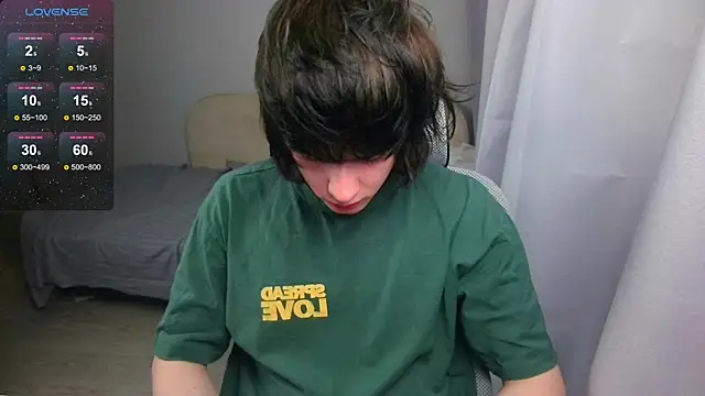 Snapshot of LeonBoykisser chatting on May 9, 3:48 pm LeonBoykisser online show from May 9, 3:48 pm