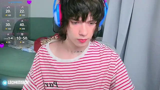 LeonBoykisser online show from July 12, 8:37 am
