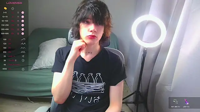 LeonBoykisser online show from March 10, 1:26 pm