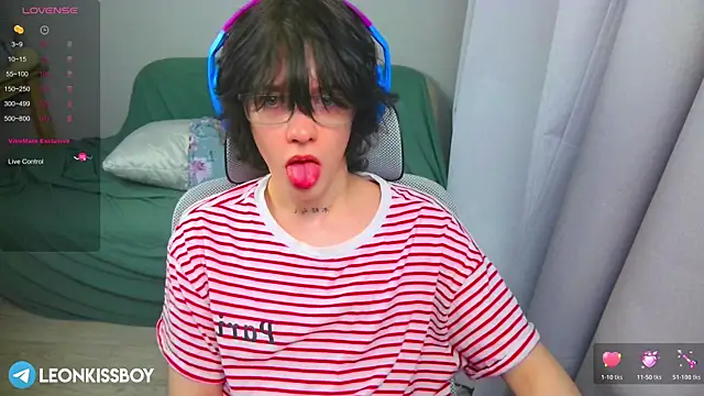 LeonBoykisser online show from April 2, 2:57 pm