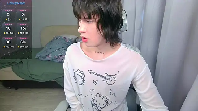 Snapshot of LeonBoykisser chatting on May 4, 10:51 am LeonBoykisser online show from May 4, 10:51 am