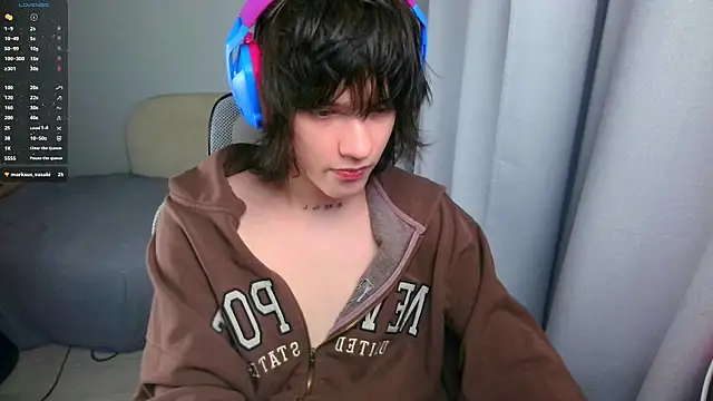 LeonBoykisser online show from June 7, 10:15 pm
