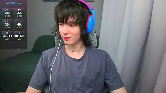 Snapshot of LeonBoykisser chatting on May 8, 5:39 pm LeonBoykisser online show from May 8, 5:39 pm