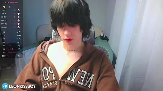 LeonBoykisser online show from March 15, 5:36 am