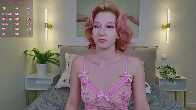 Snapshot of Hey_Lolly_ chatting on February 7, 9:56 pm Hey Lolly online show from February 7, 9:56 pm