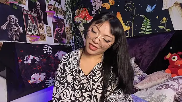 victoriia thompson online show from March 22, 9:05 pm