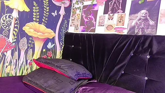 victoriia thompson online show from March 8, 8:45 pm