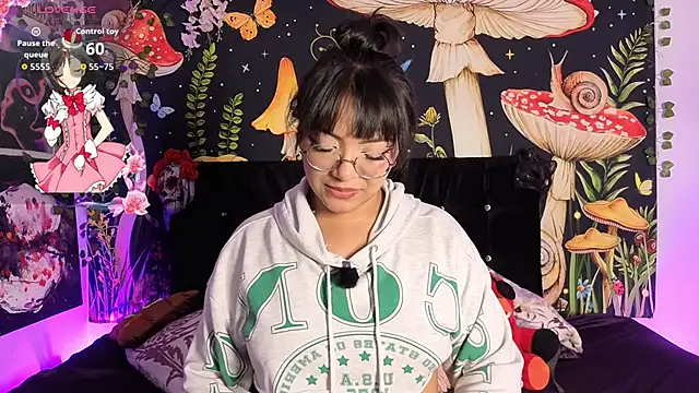 victoriia thompson online show from April 9, 9:10 pm