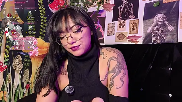 victoriia thompson online show from March 2, 8:38 pm