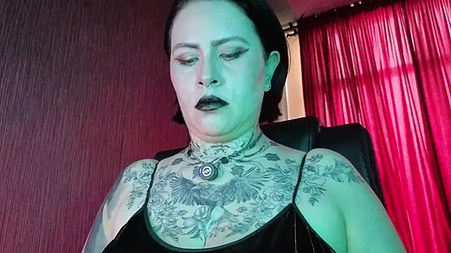 Mistressolivia07 online show from April 3, 5:19 pm