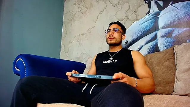 Snapshot of Vans_Ross chatting on June 11, 2:25 pm Vans Ross online show from June 11, 2:25 pm
