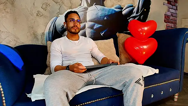 Vans Ross online show from February 14, 7:25 pm