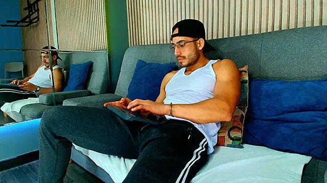 Vans Ross online show from February 13, 7:03 pm