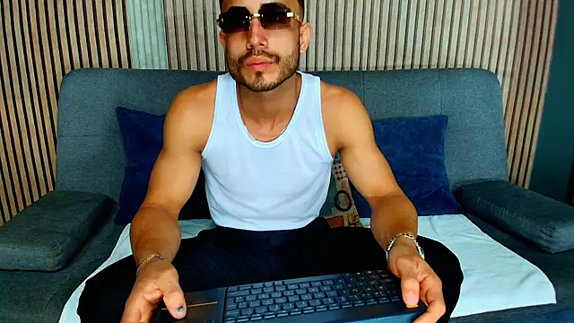 Vans Ross online show from February 6, 7:10 pm