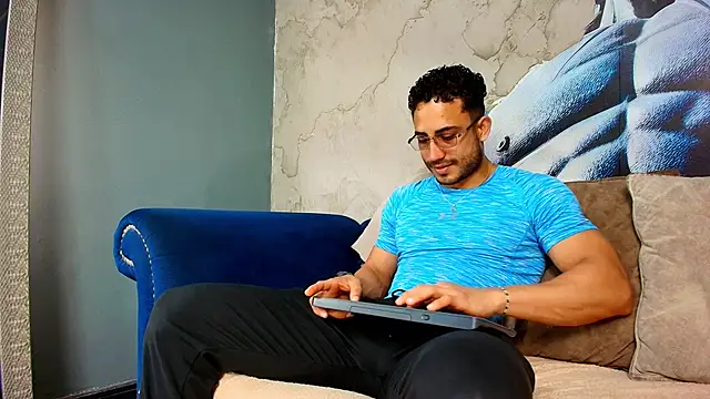 Snapshot of Vans_Ross chatting on June 22, 2:36 pm Vans Ross online show from June 22, 2:36 pm