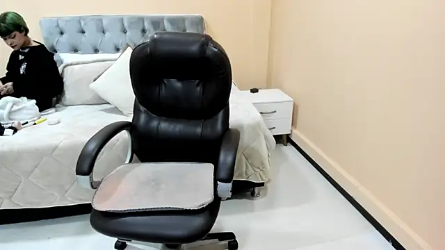 Snapshot of Bela_Craxkerr chatting on February 28, 12:38 pm Bela Craxkerr online show from February 28, 12:38 pm