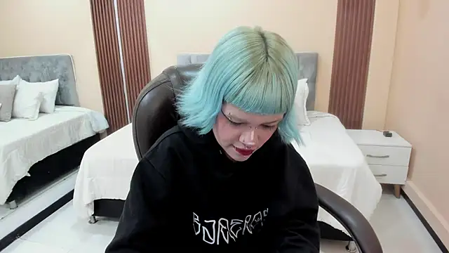 Snapshot of Bela_Craxkerr chatting on June 24, 12:48 pm Bela Craxkerr online show from June 24, 12:48 pm