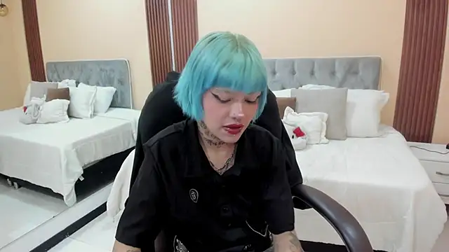 Snapshot of Bela_Craxkerr chatting on June 7, 12:32 pm Bela Craxkerr online show from June 7, 12:32 pm