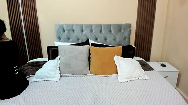 Snapshot of Bela_Craxkerr chatting on July 17, 12:46 pm Bela Craxkerr online show from July 17, 12:46 pm
