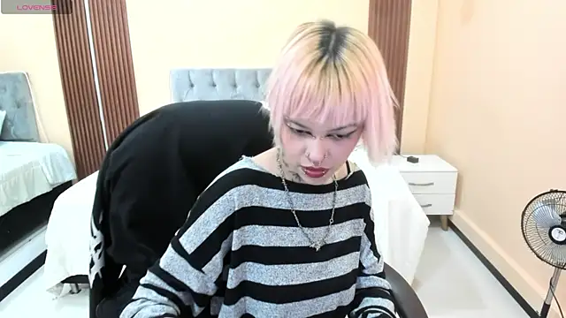 Bela Craxkerr online show from May 23, 12:59 pm