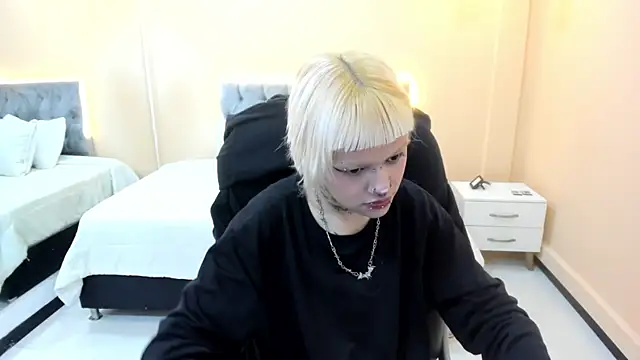 Bela Craxkerr online show from March 25, 1:10 pm