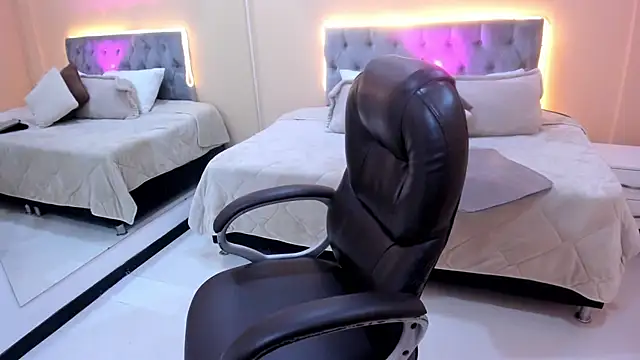 Snapshot of Bela_Craxkerr chatting on March 3, 12:34 pm Bela Craxkerr online show from March 3, 12:34 pm