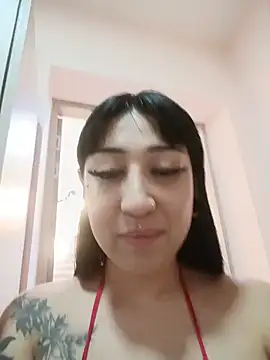 Snapshot of KomiCatt chatting on May 17, 6:41 pm KomiCatt online show from May 17, 6:41 pm
