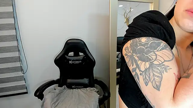 KomiCatt online show from March 12, 12:20 pm