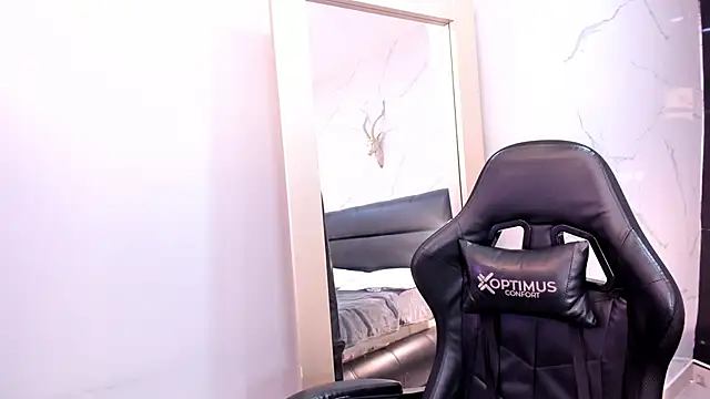 Snapshot of KomiCatt chatting on February 6, 11:39 am KomiCatt online show from February 6, 11:39 am