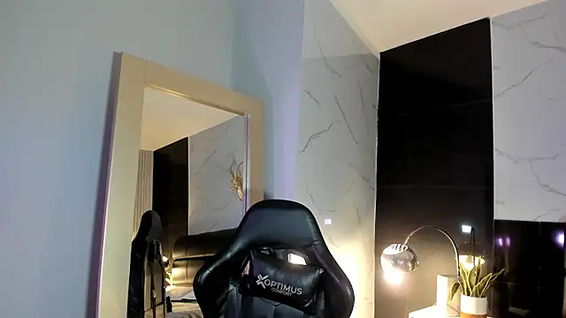 Snapshot of KomiCatt chatting on February 18, 12:12 pm KomiCatt online show from February 18, 12:12 pm