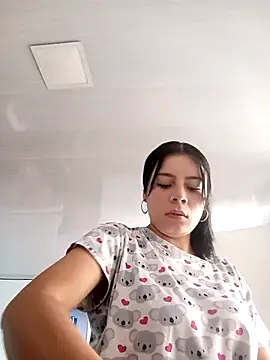 Snapshot of adhara_montiel_ chatting on February 24, 9:59 pm adhara montiel online show from February 24, 9:59 pm