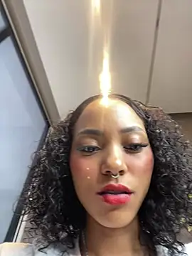 Snapshot of LizStorm_ chatting on June 6, 11:59 am LizStorm online show from June 6, 11:59 am