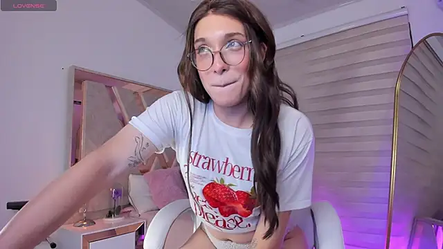 emilybeear online show from January 17, 9:13 am