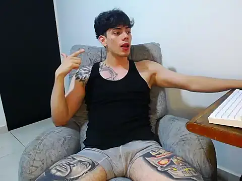 Snapshot of Joshh_miller chatting on February 19, 6:10 am Joshh miller online show from February 19, 6:10 am